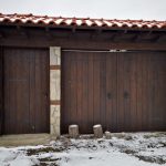 Качествена тройнослепена дървена дограма Бургас | Дограма 97